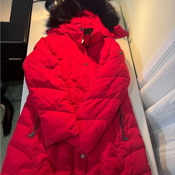 Red Puffer Jacket with Quilted Design and Smooth Texture - Picture 2 of 3